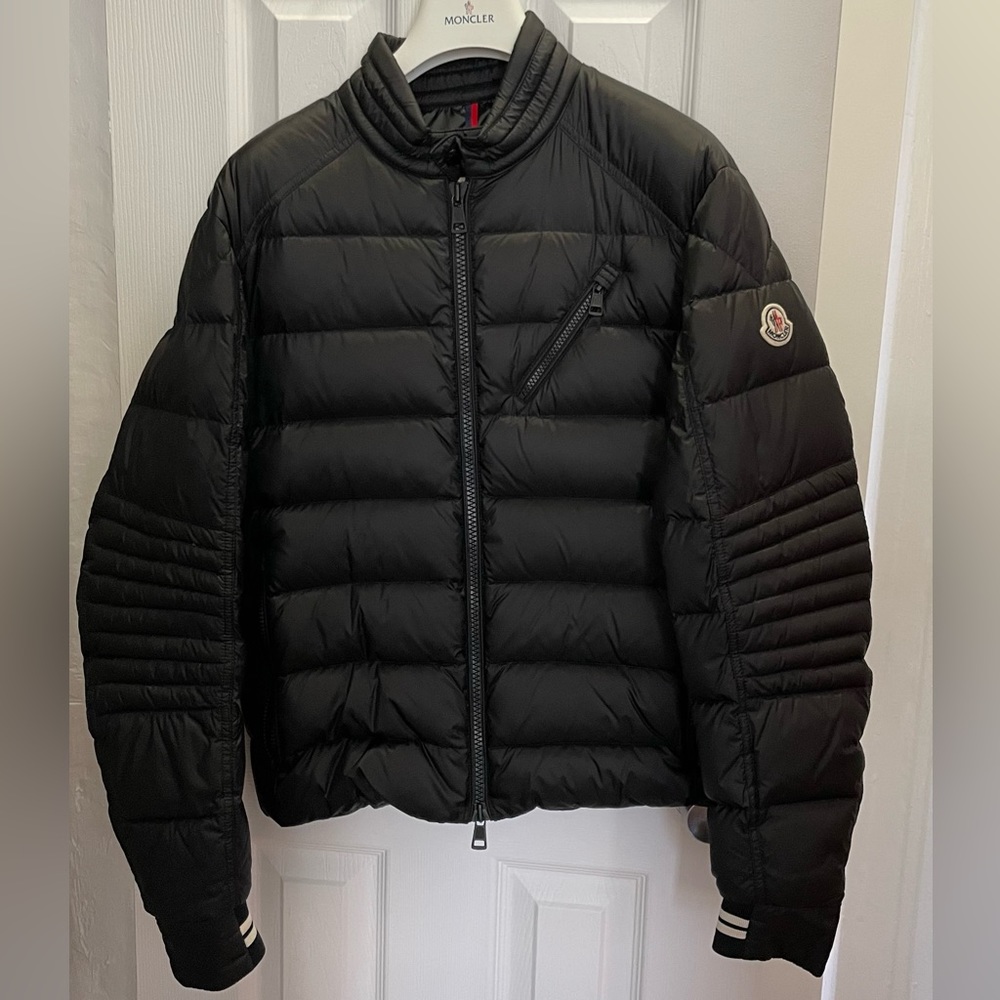 MENS MONCLER DOWN JACKET SIZE 2